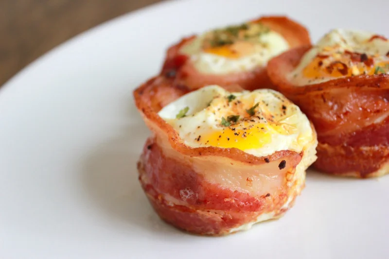 Bacon och äggmuffins