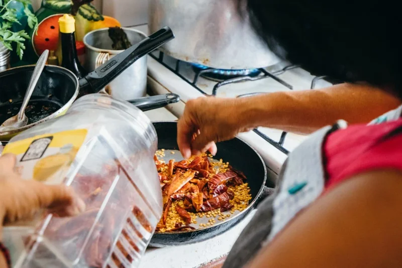 Mormorstips: Så räddar du en för salt soppa
