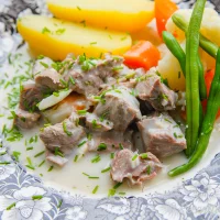 Pepparrotskött med kokt potatis