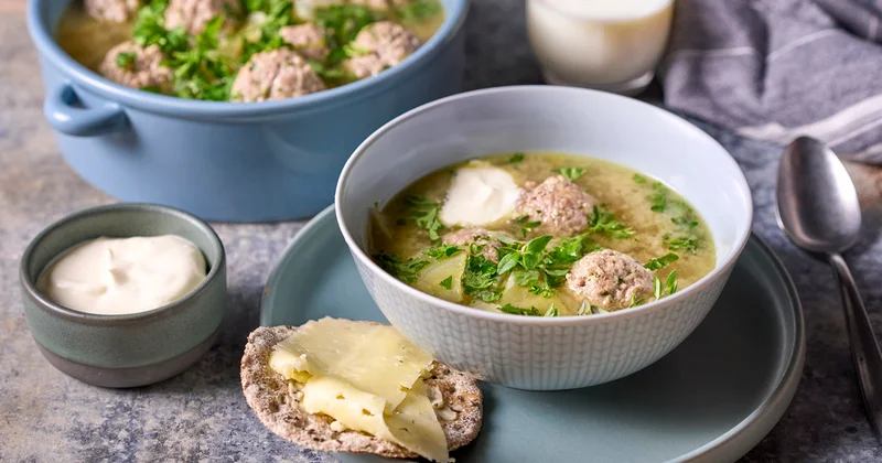 Kålsoppa med frikadeller