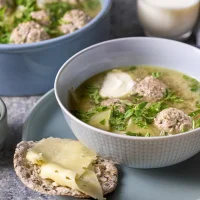 Kålsoppa med frikadeller