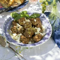 Grekiska köttbullar med smak av Medelhavet