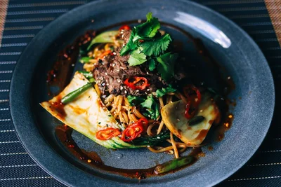 Fakeaway Bangkokbiff med thaibasilika