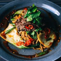 Fakeaway Bangkokbiff med thaibasilika