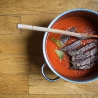 Mormorstips: Red såsen med mjöl och rumsvarmt smör