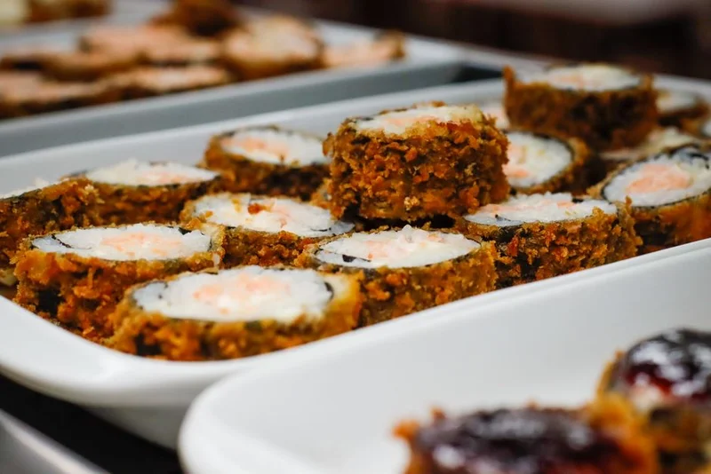 Fakeaway Crispy Chicken Sushi Rolls (Sushi Yama-inspirerat)