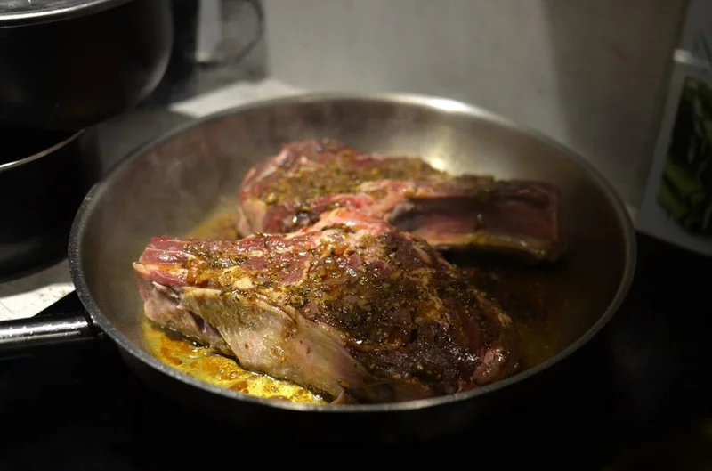 Mormorstips: Stek i omgångar för perfekt stekyta