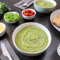 Skolans broccolisoppa med ostsmörgås