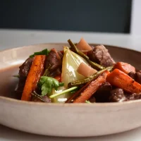 Höstgryta med älgkött och rotfrukter