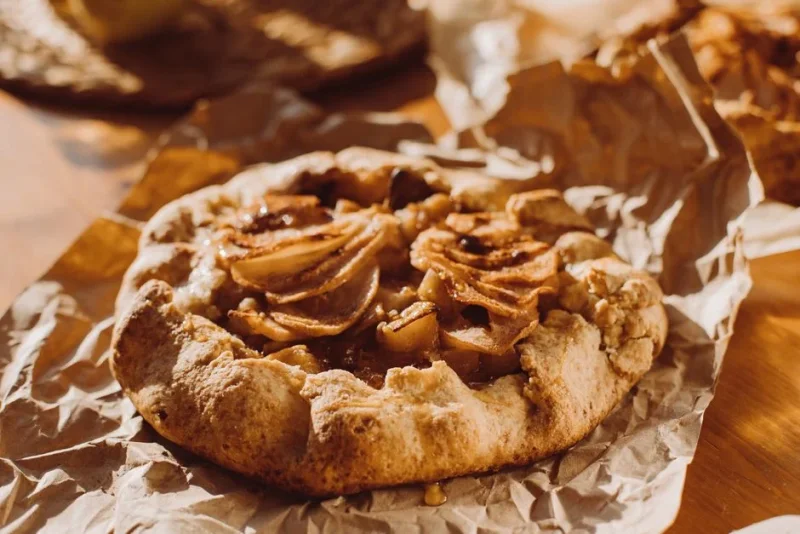 Fransk äppelgalette med kanel och brynt smör